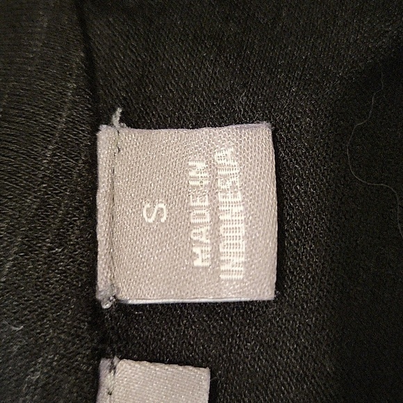 Valerie Stevens small black tank with embroidery & beading at chest - Picture 5 of 7